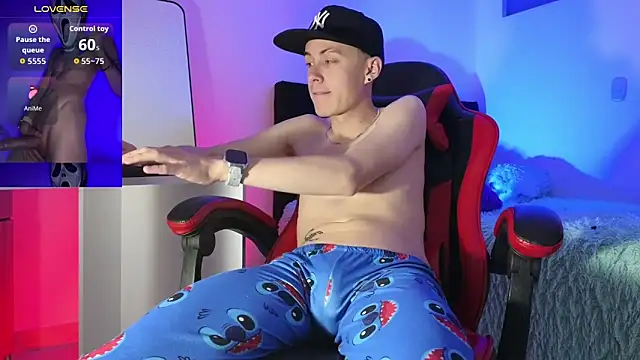 Snapshot of Elian_Cooper chatting on February 17, 2026, 1:03 am Elian Cooper online show from February 17, 2026, 1:03 am