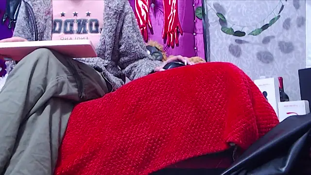 AyshaScott online show from December 18, 2025, 1:15 pm