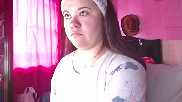 NikkiRous  online show from February 14, 2026, 1:33 pm