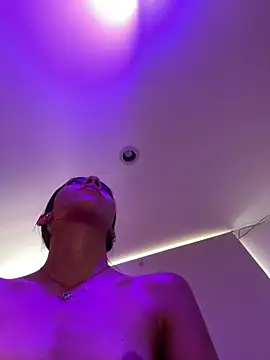 Snapshot of Ema_azel chatting on February 25, 2025, 7:38 pm Ema azel online show from February 25, 2025, 7:38 pm