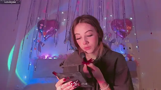 Snapshot of MelodyElf chatting on February 25, 2025, 4:57 pm MelodyElf online show from February 25, 2025, 4:57 pm