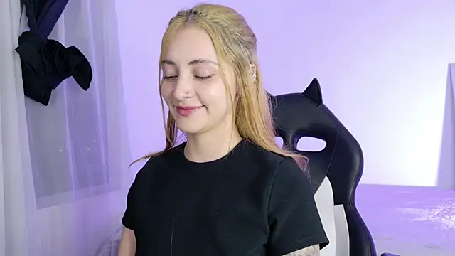 Snapshot of annie_mora chatting on April 23, 2026, 5:14 am annie mora online show from April 23, 2026, 5:14 am