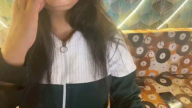 shuhana  online show from November 26, 2025, 5:18 am