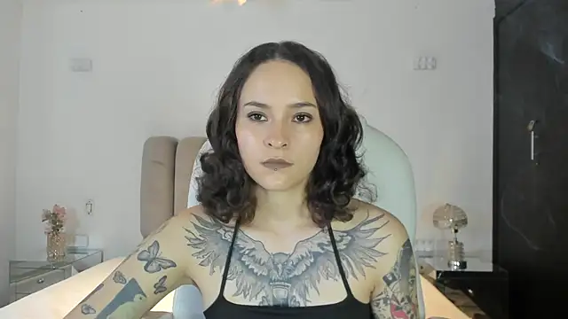 Snapshot of AnnyThompson_ chatting on February 16, 2026, 10:18 pm AnnyThompson online show from February 16, 2026, 10:18 pm