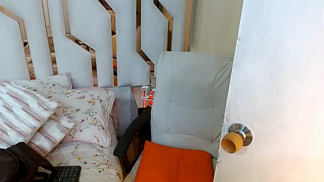 TifanyChill online show from February 6, 2026, 6:48 pm