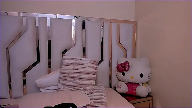 TifanyChill online show from November 27, 2025, 7:03 pm