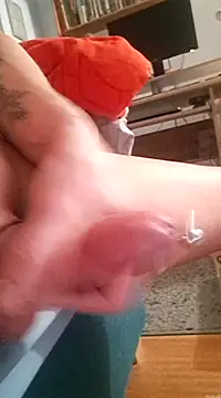 Snapshot of TheHardone_29 chatting on December 29, 2024, 5:53 am TheHardone 29 online show from December 29, 2024, 5:53 am