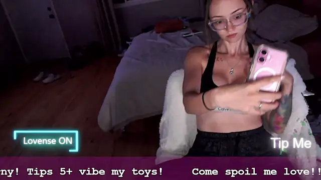 Snapshot of Plantbabeee chatting on August 4, 2026, 4:17 am Plantbabeee online show from August 4, 2026, 4:17 am