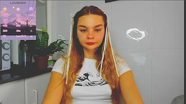 Snapshot of Molly_sweetie chatting on July 19, 2026, 6:33 am Molly sweetie online show from July 19, 2026, 6:33 am