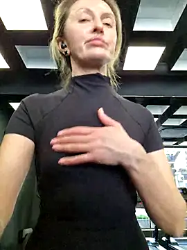 Miss    Mia  online show from March 7, 2025, 11:51 am