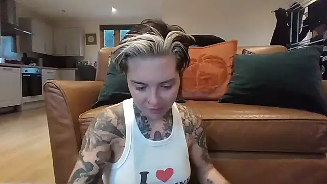 Rubyrichhxo online show from November 18, 2025, 9:45 am