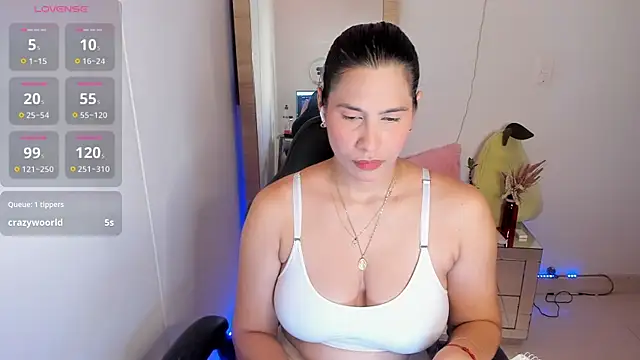 hellensexy online show from June 29, 2026, 10:09 pm