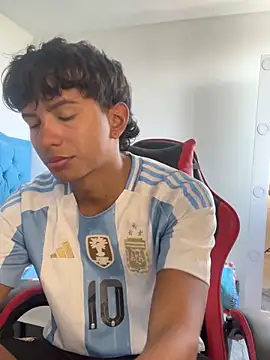 Leonarrrd 01 online show from November 22, 2025, 7:57 pm