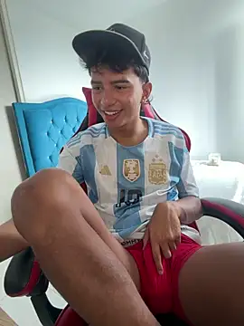 Leonarrrd 01 online show from December 14, 2025, 4:34 pm