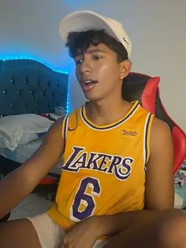 Leonarrrd 01 online show from February 2, 2026, 1:26 am