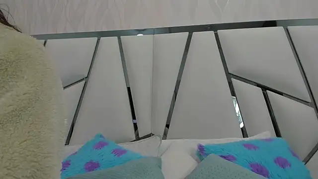  aurora18  online show from April 13, 2026, 3:10 am