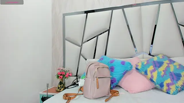  aurora18  online show from January 8, 2026, 3:12 am