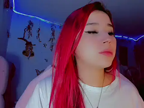 Snapshot of madisonx17 chatting on February 5, 2025, 3:34 am madisonx17 online show from February 5, 2025, 3:34 am