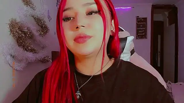 Snapshot of madisonx17 chatting on December 13, 2025, 9:21 pm madisonx17 online show from December 13, 2025, 9:21 pm