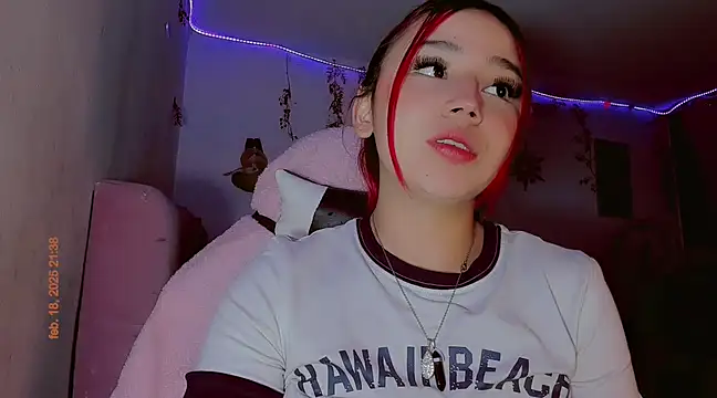 Snapshot of madisonx17 chatting on February 19, 2025, 2:44 am madisonx17 online show from February 19, 2025, 2:44 am