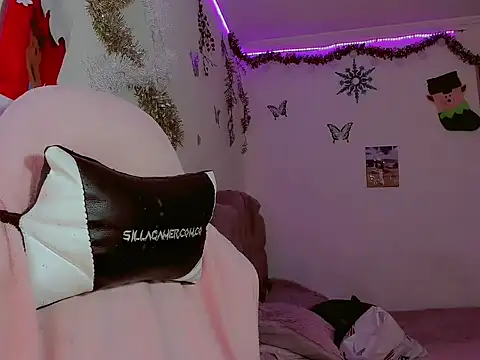 Snapshot of madisonx17 chatting on January 11, 2026, 12:28 am madisonx17 online show from January 11, 2026, 12:28 am