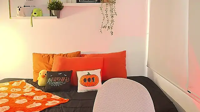 lilyy evanss online show from November 10, 2025, 9:42 pm