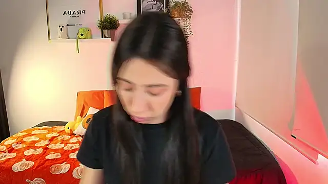 lilyy evanss online show from November 7, 2025, 9:52 pm