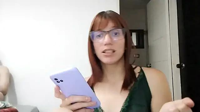 Snapshot of Luna-e-Franco1 chatting on February 5, 2026, 12:28 am Luna-e-Franco1 online show from February 5, 2026, 12:28 am