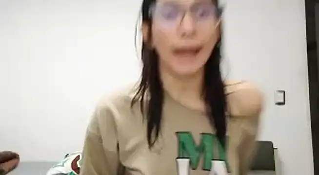 Luna-e-Franco1 online show from December 17, 2025, 11:43 pm