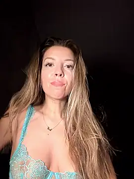 Snapshot of SonyaD_ chatting on January 18, 2026, 4:05 am SonyaD online show from January 18, 2026, 4:05 am