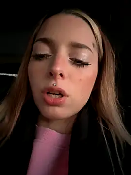 LoraaDoll online show from October 21, 2025, 2:49 pm