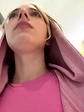 LoraaDoll online show from January 16, 2026, 7:34 am