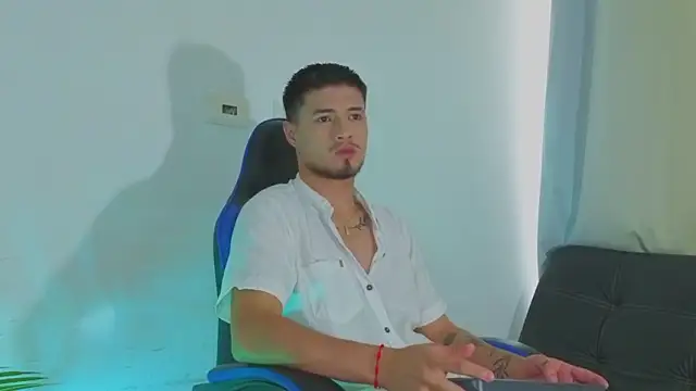 Snapshot of EdwardRoss_ chatting on February 7, 2026, 8:50 pm EdwardRoss online show from February 7, 2026, 8:50 pm