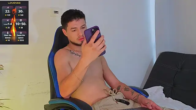 EdwardRoss  online show from April 7, 2026, 10:22 pm