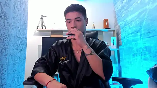 Snapshot of EdwardRoss_ chatting on February 6, 2026, 11:23 pm EdwardRoss online show from February 6, 2026, 11:23 pm