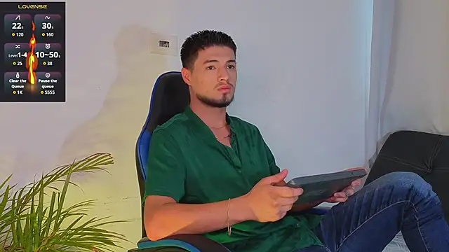 EdwardRoss  online show from April 5, 2026, 10:05 pm