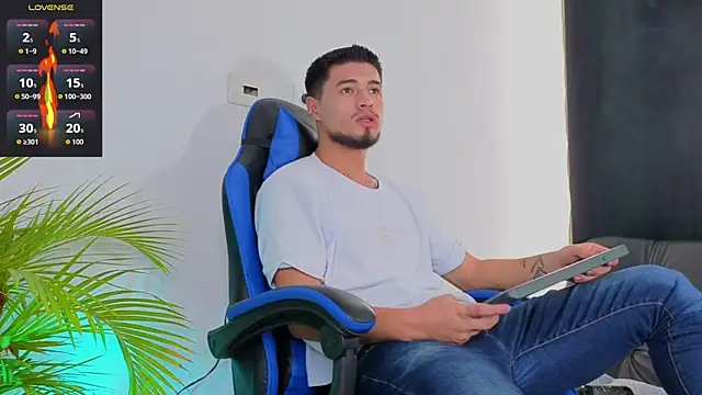 EdwardRoss  online show from November 11, 2025, 7:30 pm