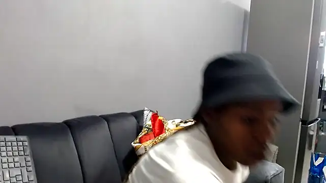 LongPussyLipsxx online show from October 25, 2025, 3:45 pm