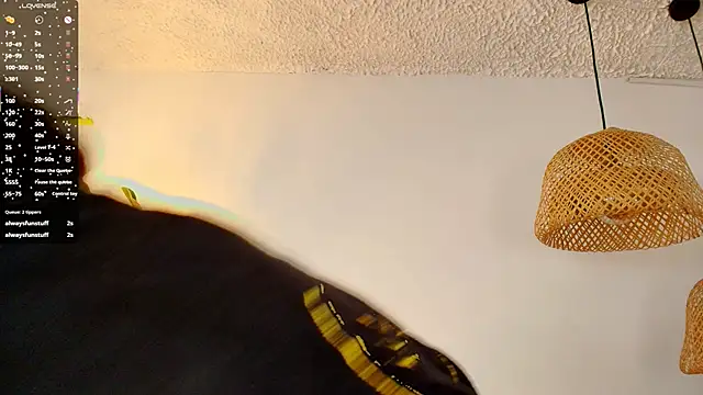 Fluffy Bubble21 online show from March 19, 2025, 10:22 am