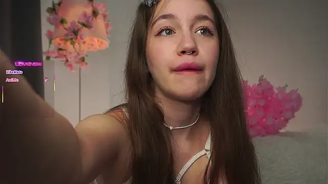 AmiLewis online show from September 26, 2025, 1:12 am