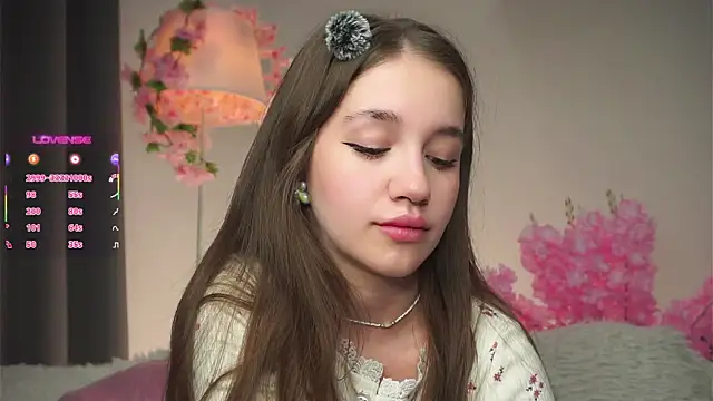 AmiLewis online show from October 5, 2025, 1:07 am