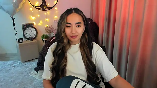 worldofkim online show from April 17, 2026, 5:43 am