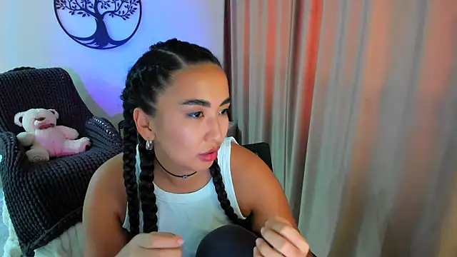 worldofkim online show from November 9, 2025, 8:40 am