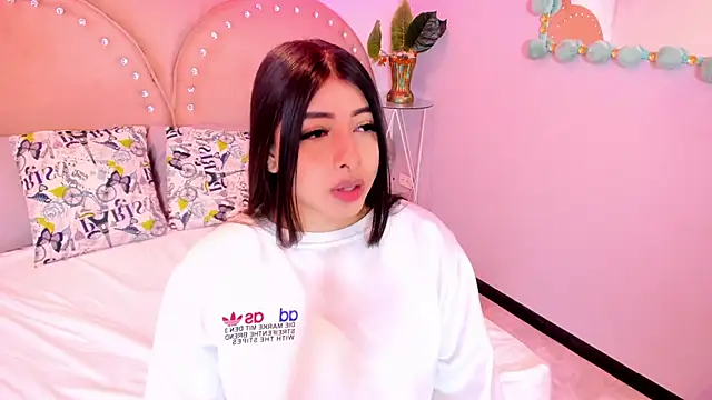 Miia Thompsonn online show from December 5, 2025, 3:27 am