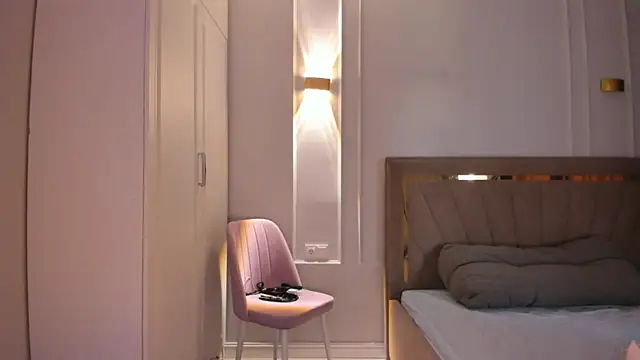 heemia online show from April 18, 2026, 2:03 am