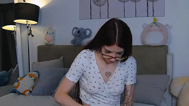 CassKiera online show from September 18, 2025, 5:10 am