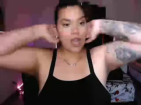 Snapshot of CarolinaRincon chatting on October 10, 2025, 8:53 pm CarolinaRincon online show from October 10, 2025, 8:53 pm