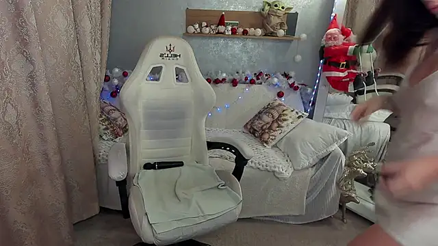 IsabellaFoxyy online show from December 21, 2025, 6:37 am