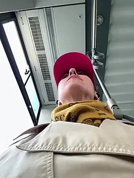 eveangelll online show from April 14, 2026, 5:01 am