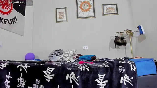 AlejoKhalifa  online show from November 8, 2025, 10:19 am